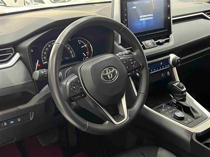 Фото 15 - Toyota RAV4