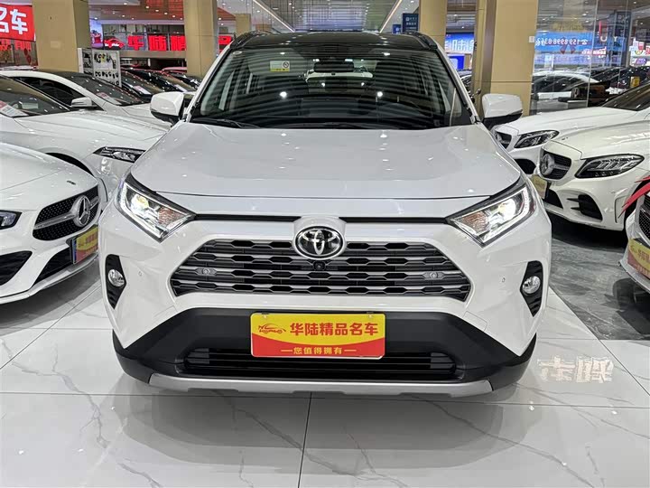 Фото 2 - Toyota RAV4