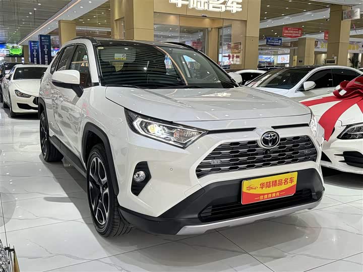 Фото 3 - Toyota RAV4