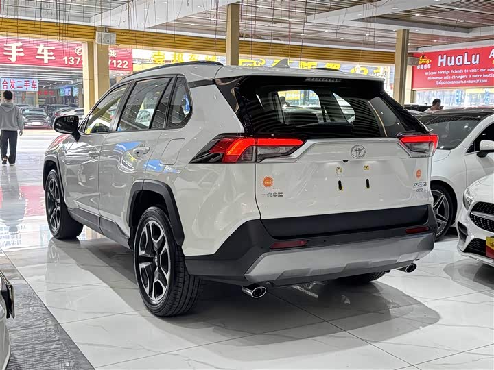 Фото 4 - Toyota RAV4