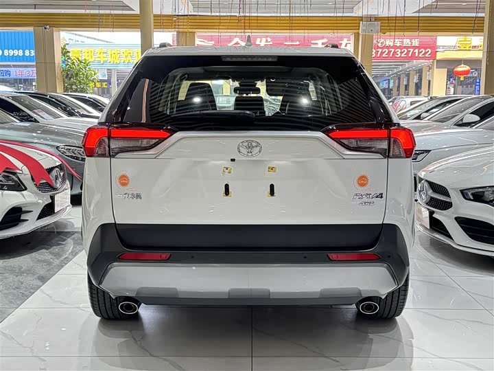 Фото 5 - Toyota RAV4
