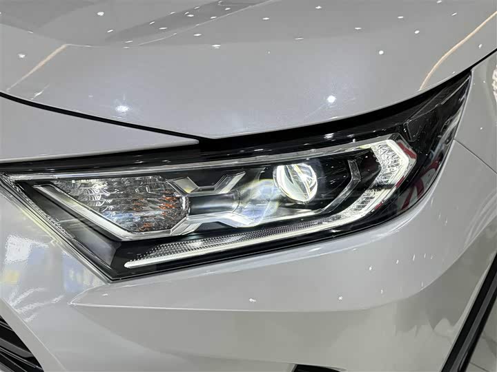 Фото 7 - Toyota RAV4