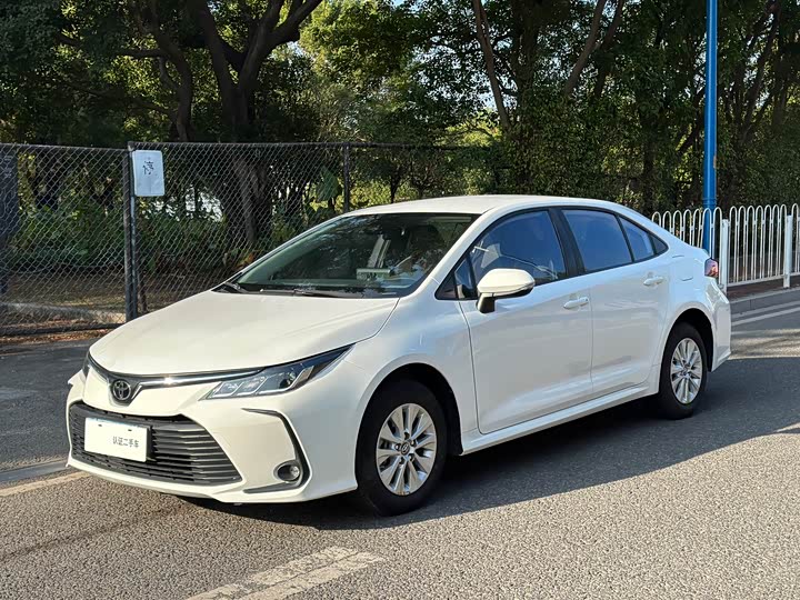 Фото 1 - Toyota Corolla