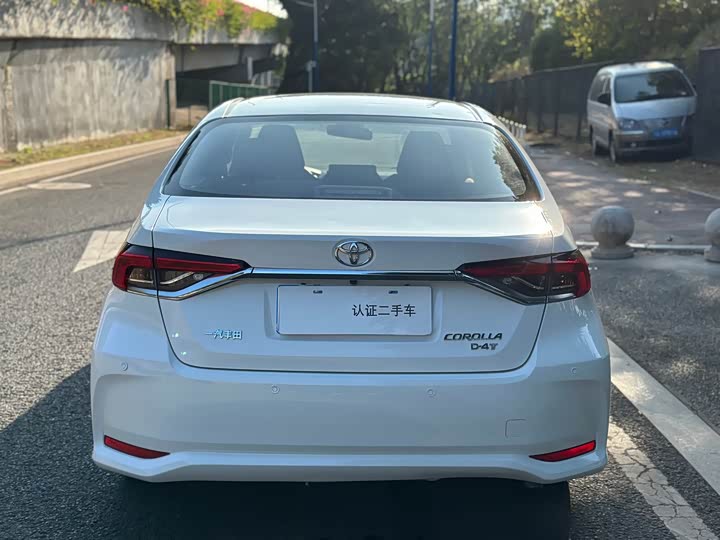 Фото 15 - Toyota Corolla