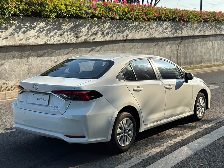 Фото 16 - Toyota Corolla