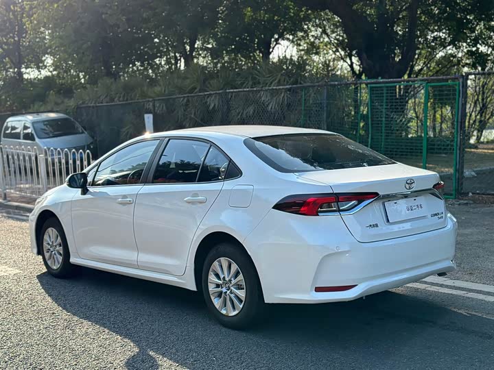 Фото 17 - Toyota Corolla