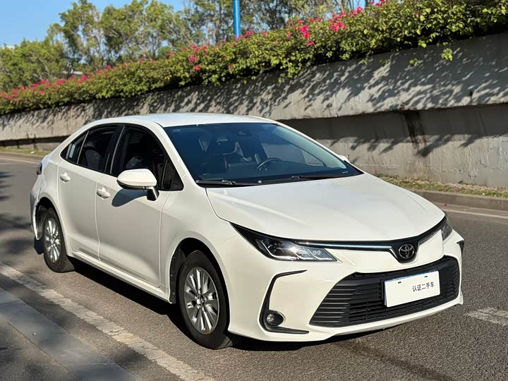 Фото 3 - Toyota Corolla