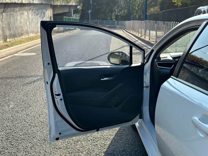 Фото 5 - Toyota Corolla