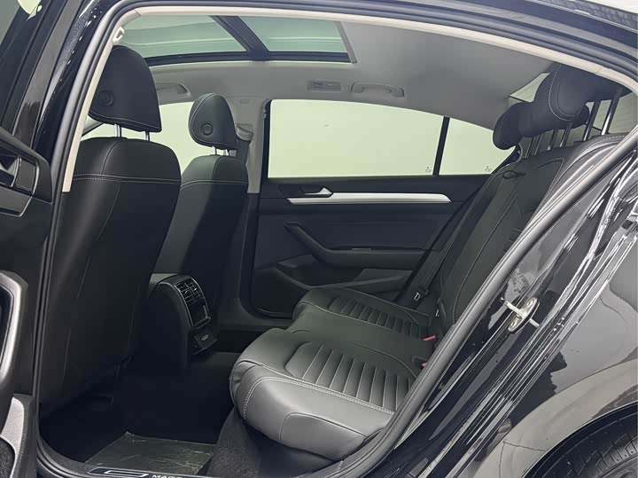 Фото 10 - Volkswagen Magotan