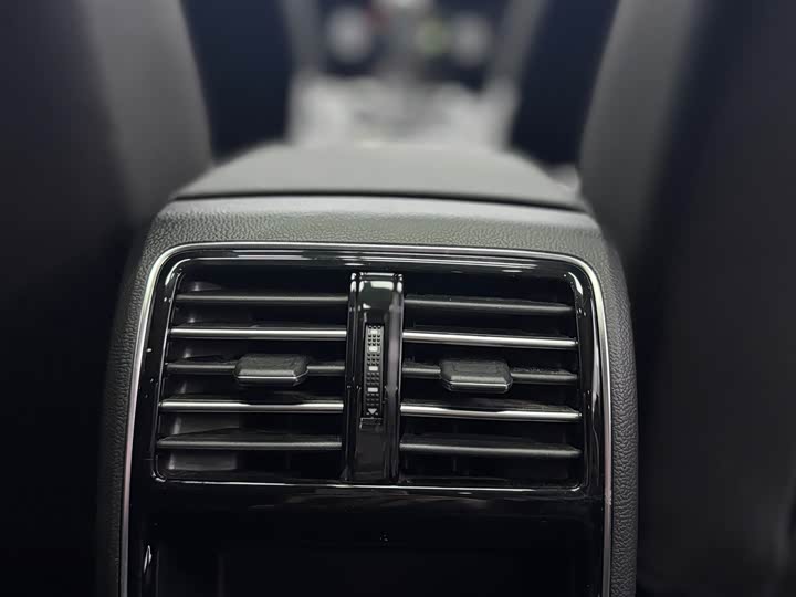 Фото 14 - Volkswagen Magotan