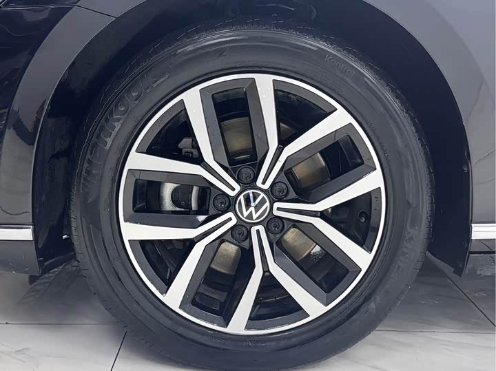 Фото 17 - Volkswagen Magotan