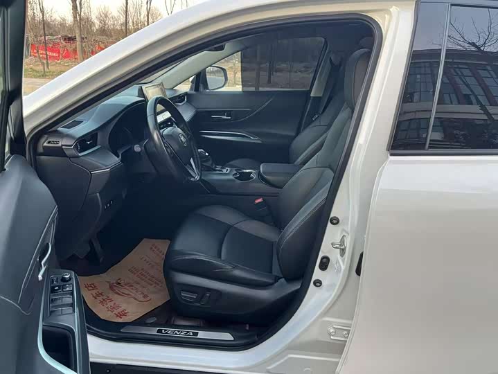 Фото 9 - Toyota Venza