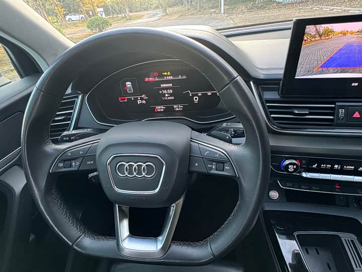 Фото 16 - Audi Q5L