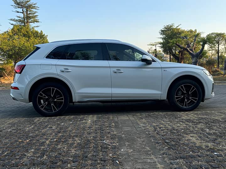 Фото 7 - Audi Q5L