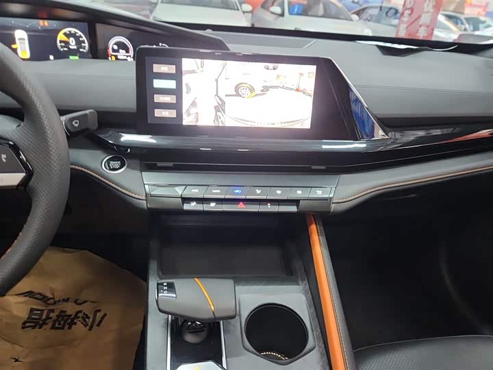 Фото 13 - Changan UNI-V Hybrid