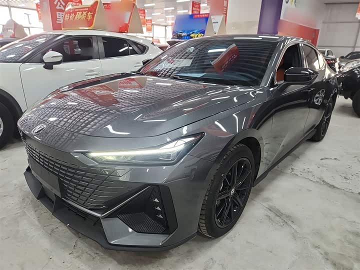 Фото 2 - Changan UNI-V Hybrid