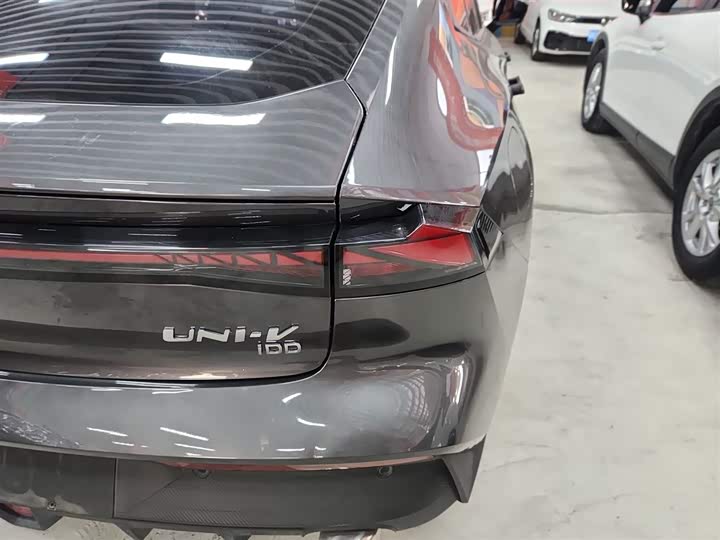 Фото 8 - Changan UNI-V Hybrid