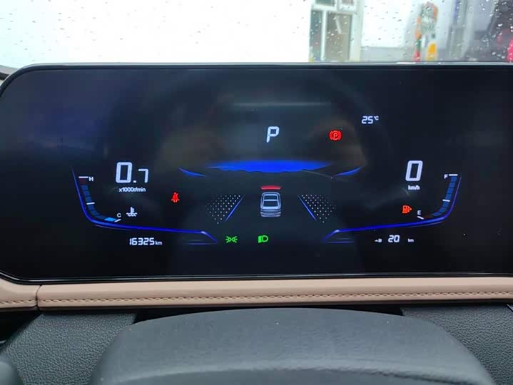 Фото 14 - Bestune B70