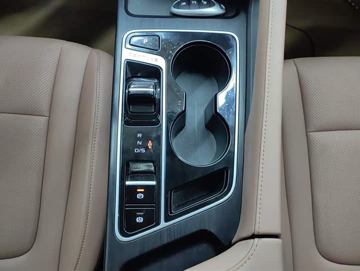 Фото 16 - Bestune B70