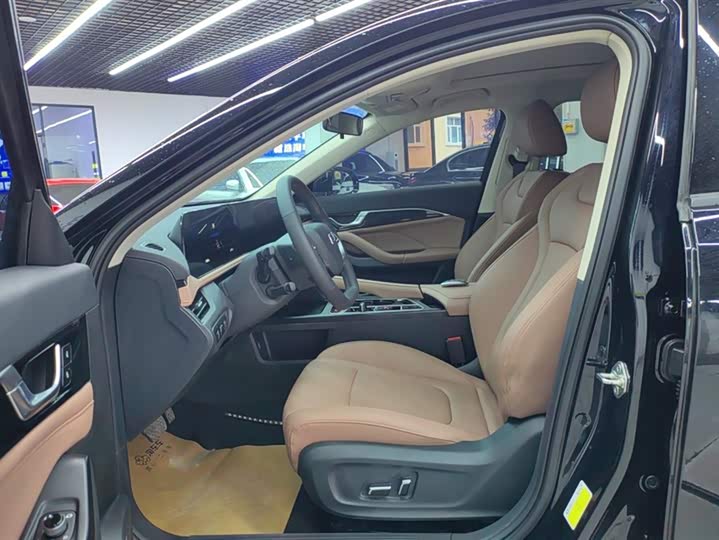 Фото 9 - Bestune B70