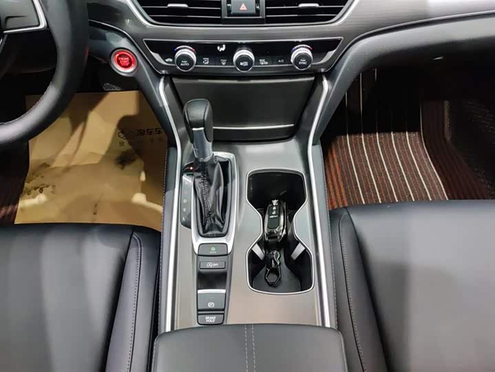 Фото 16 - Honda Accord