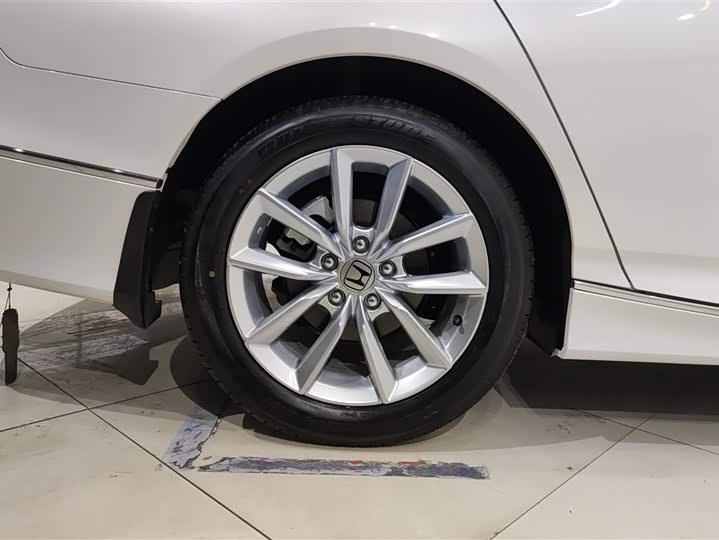 Фото 6 - Honda Accord