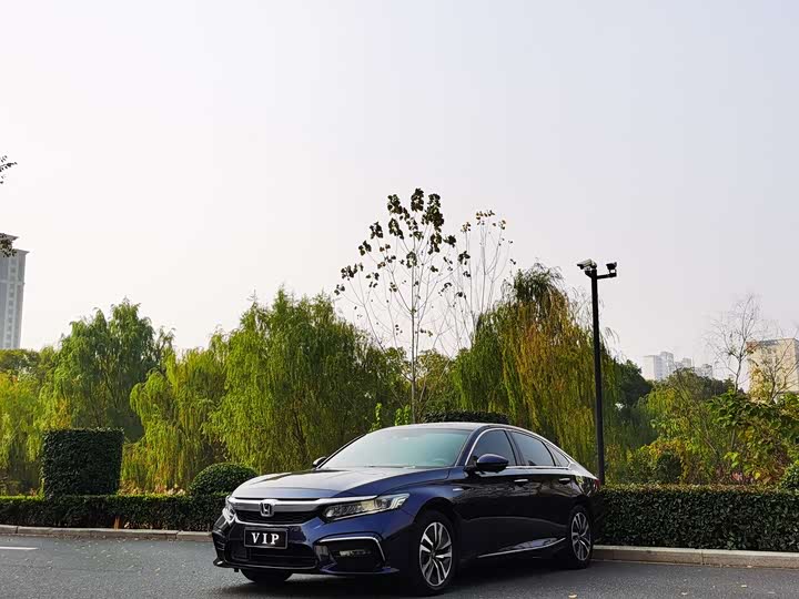 Фото 1 - Honda Inspire