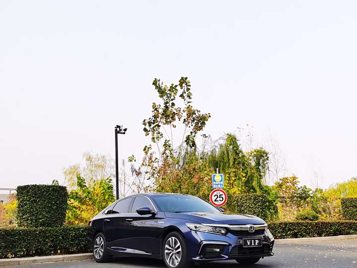 Фото 3 - Honda Inspire