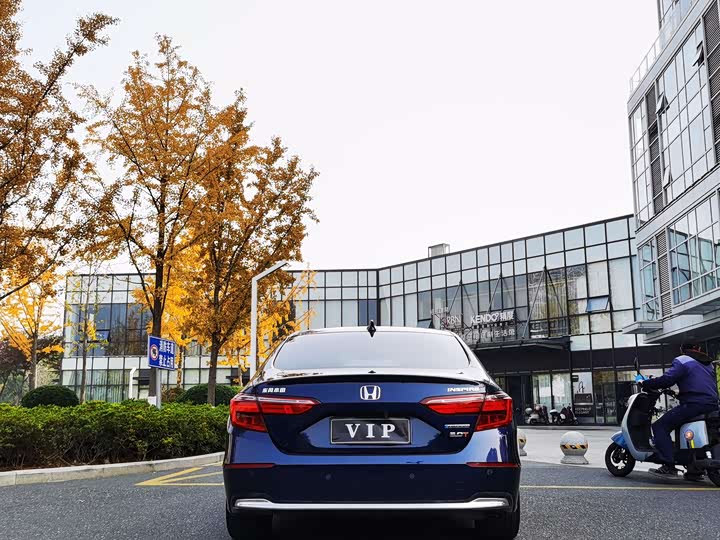 Фото 4 - Honda Inspire