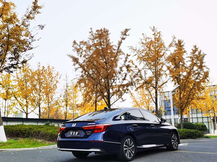 Фото 5 - Honda Inspire