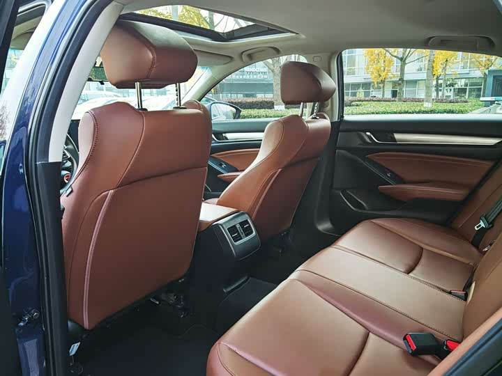 Фото 9 - Honda Inspire