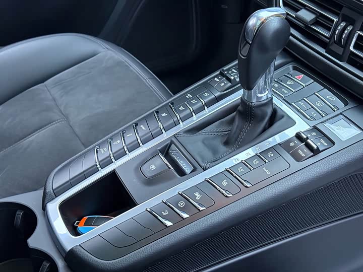 Фото 18 - Porsche Macan