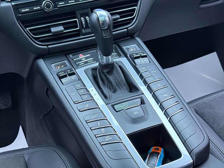 Фото 22 - Porsche Macan