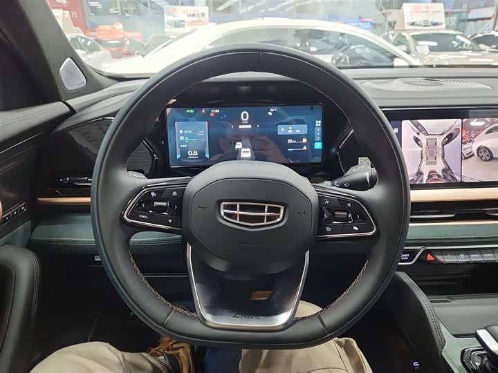 Фото 11 - Geely Monjaro