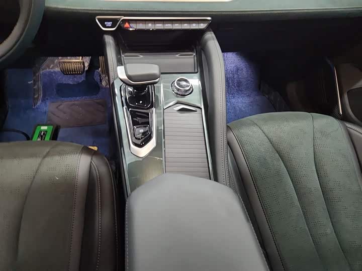 Фото 14 - Geely Monjaro