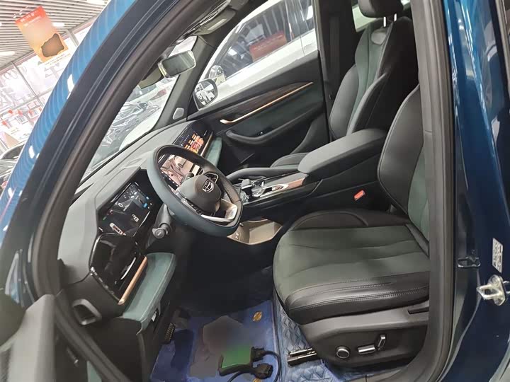 Фото 15 - Geely Monjaro