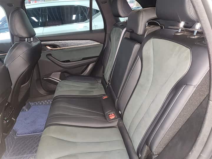 Фото 17 - Geely Monjaro