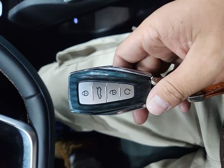 Фото 9 - Geely Monjaro