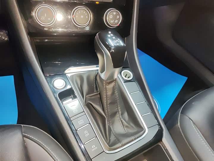 Фото 14 - Volkswagen Sagitar L