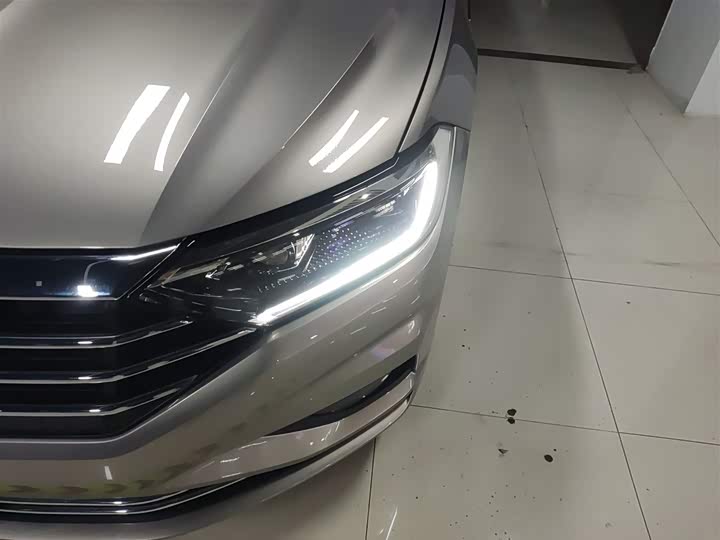 Фото 24 - Volkswagen Sagitar L