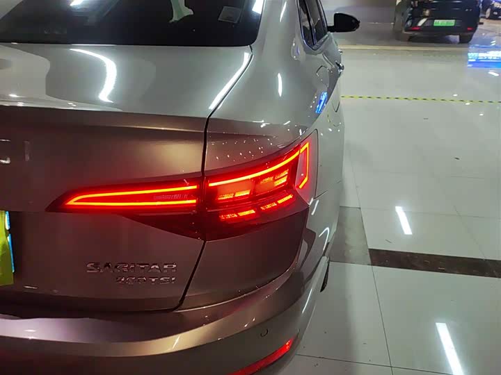 Фото 8 - Volkswagen Sagitar L