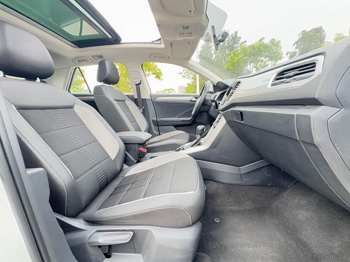 Фото 10 - Volkswagen T-Roc