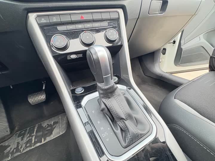 Фото 12 - Volkswagen T-Roc