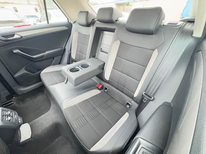 Фото 15 - Volkswagen T-Roc