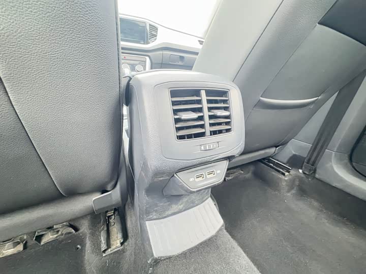 Фото 16 - Volkswagen T-Roc