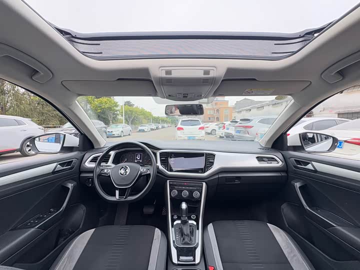 Фото 18 - Volkswagen T-Roc