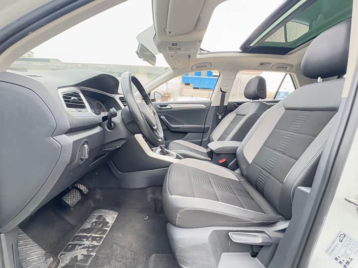 Фото 7 - Volkswagen T-Roc