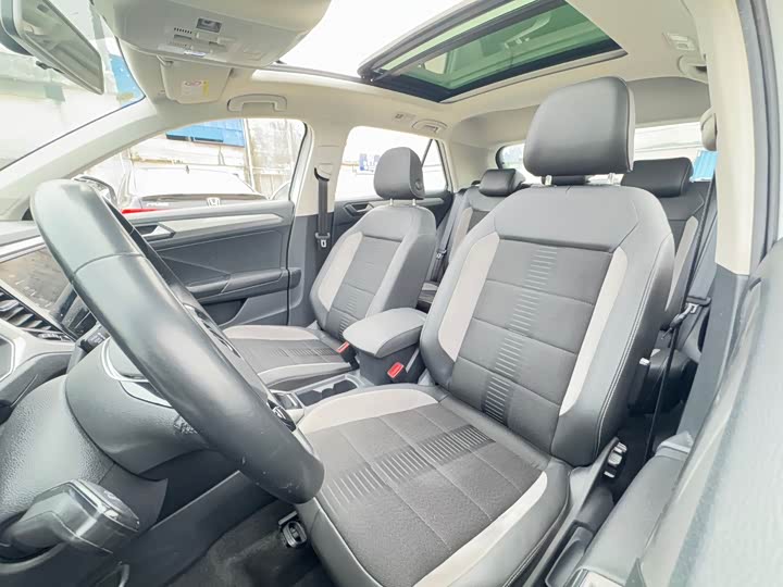 Фото 9 - Volkswagen T-Roc