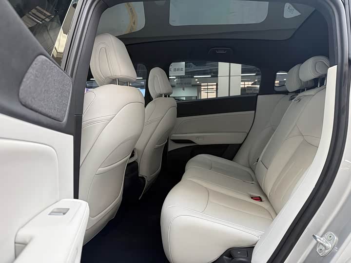 Фото 10 - XPeng G6