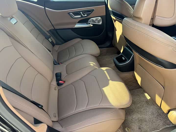 Фото 10 - Mercedes-Benz E-Class